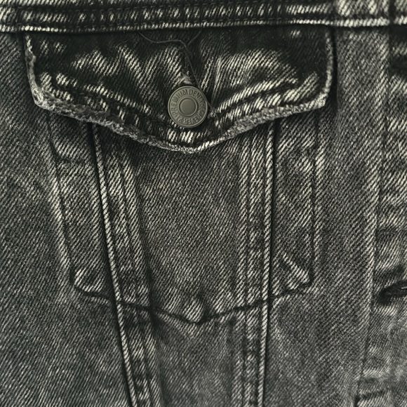 Forever 21 black distressed, denim jacket size medium - Picture 3 of 7